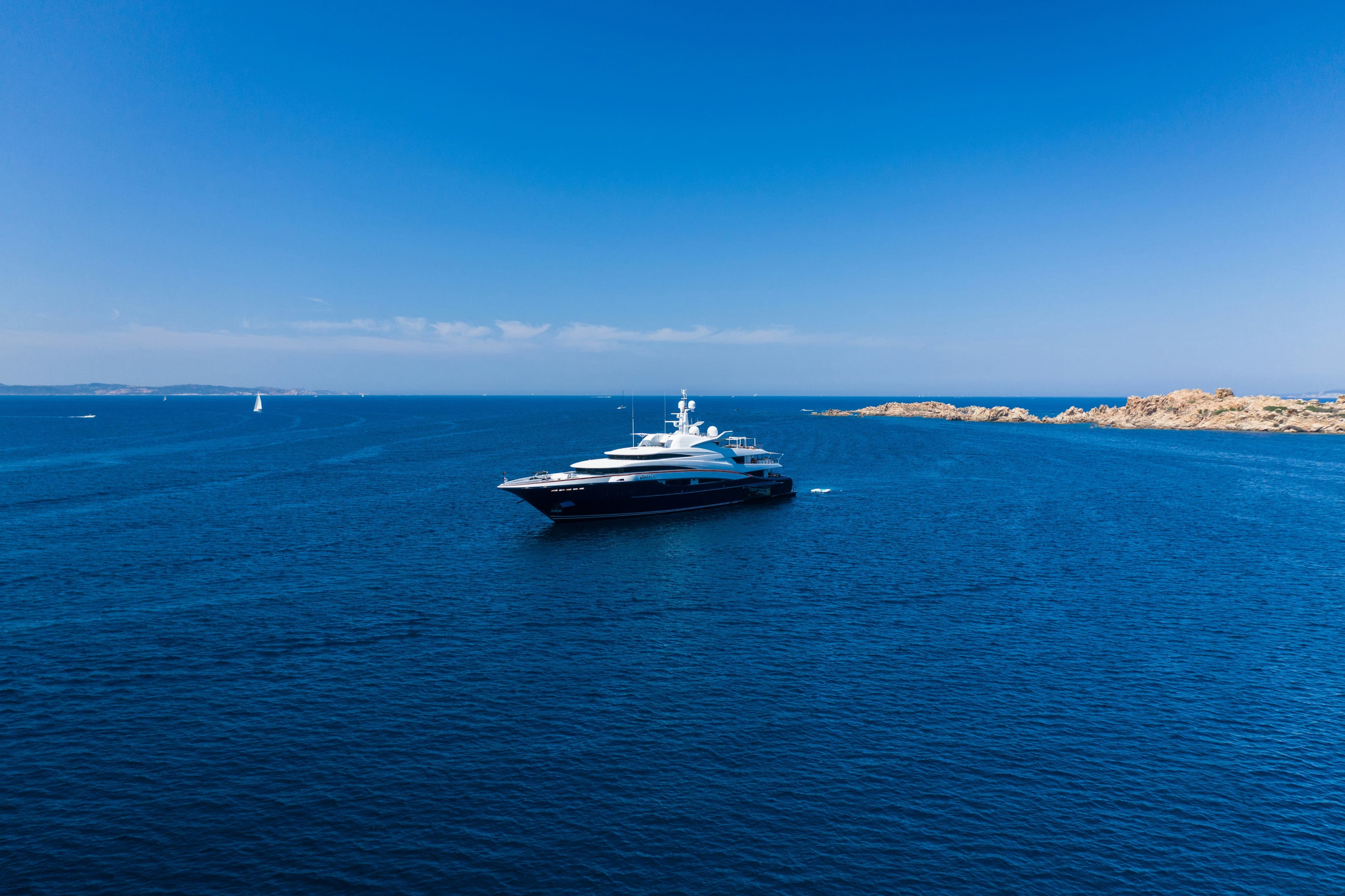 yacht-big.png